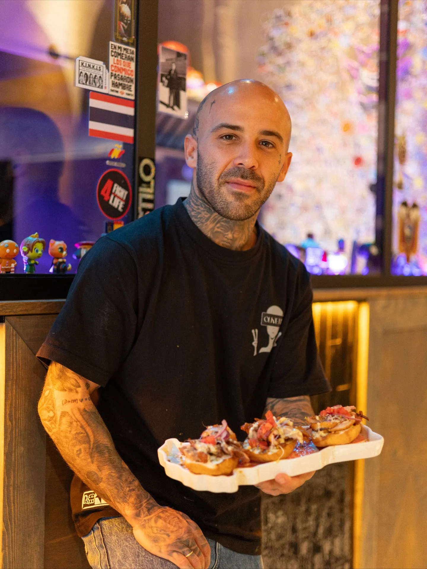 Chef Aarón Hernández en la cocina de Olivetta